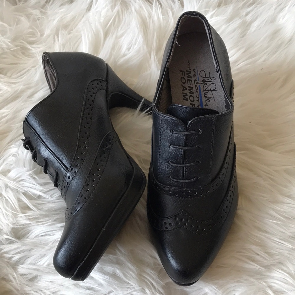 Size 6 life stride xanti black